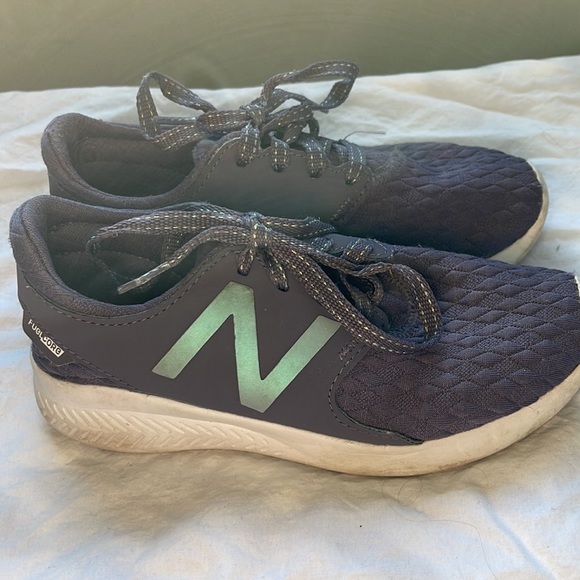 New Balance Kids' Coast V3 FuelCore Size 2 - Picture 5 of 10